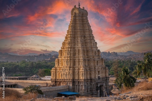 Obraz na płótnie Virupaksha temple located in the ruins of ancient city Vijayanagar at Hampi, Karnataka, India. Indian tourism, lockdown trip w salonie