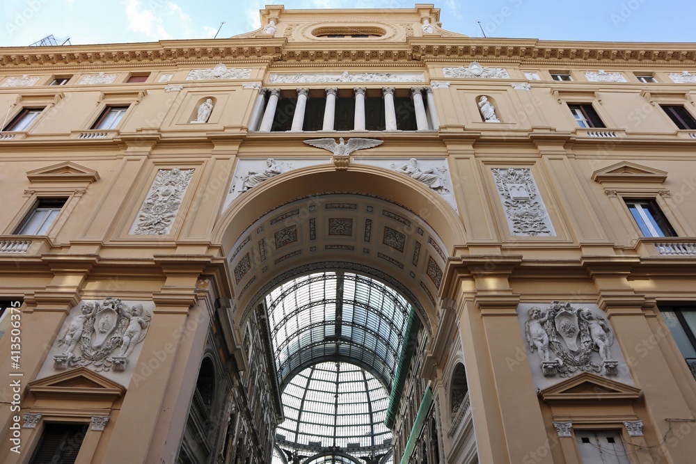 Napoli - Facciata della Galleria Umberto I da via Santa Brigida