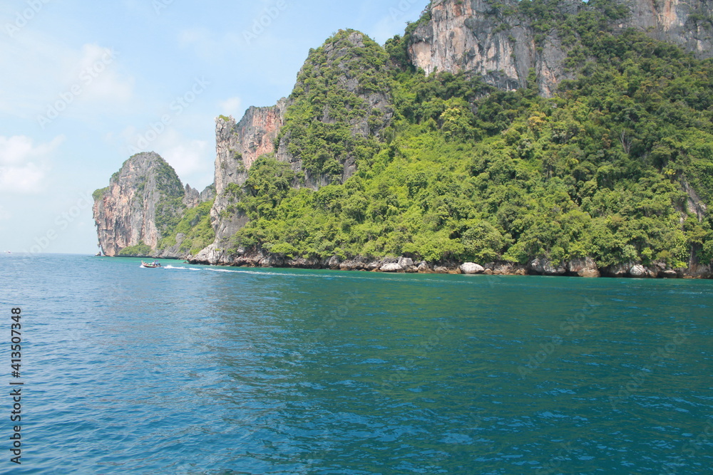 Naklejka premium Mountains in the sea