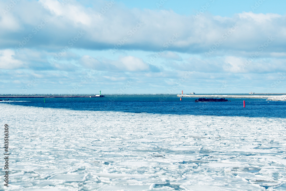 Fototapeta premium frozen port with drift ice