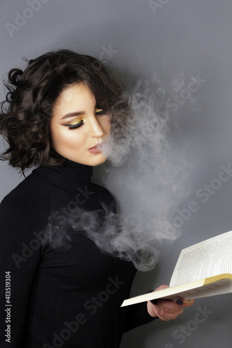 Obraz na płótnie Beautiful young brunette model with bright make-up and curly hair w salonie