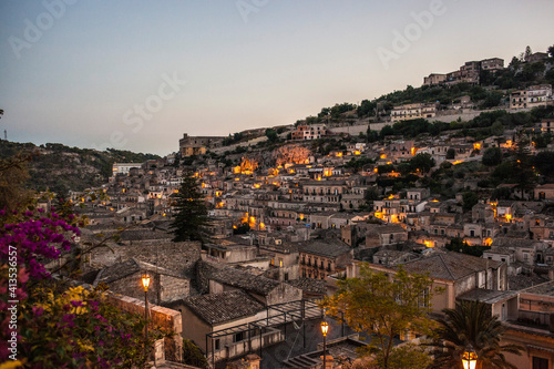 Modica (Muòrica in siciliano) è un comune italiano di 53 542 abitanti[1] del libero consorzio comunale di Ragusa, in Sicilia. Estate 2013
