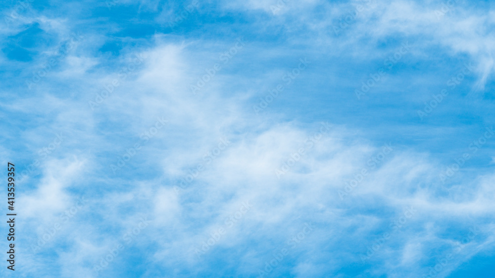 Nuages blanc abstrait et ciel bleu - Arrière plan abstrait naturel