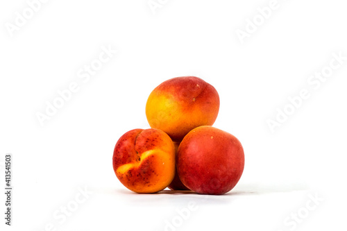 Abricots fond blanc