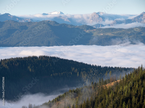 Panorama über die Alpen von der Dachstein Talstation © StG Stockfoto