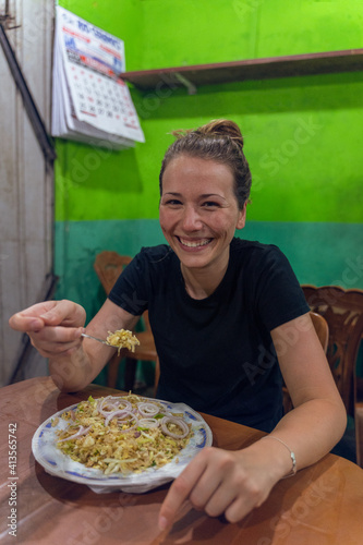 traveler eats vegetable kottu in Sri Lankan street foot