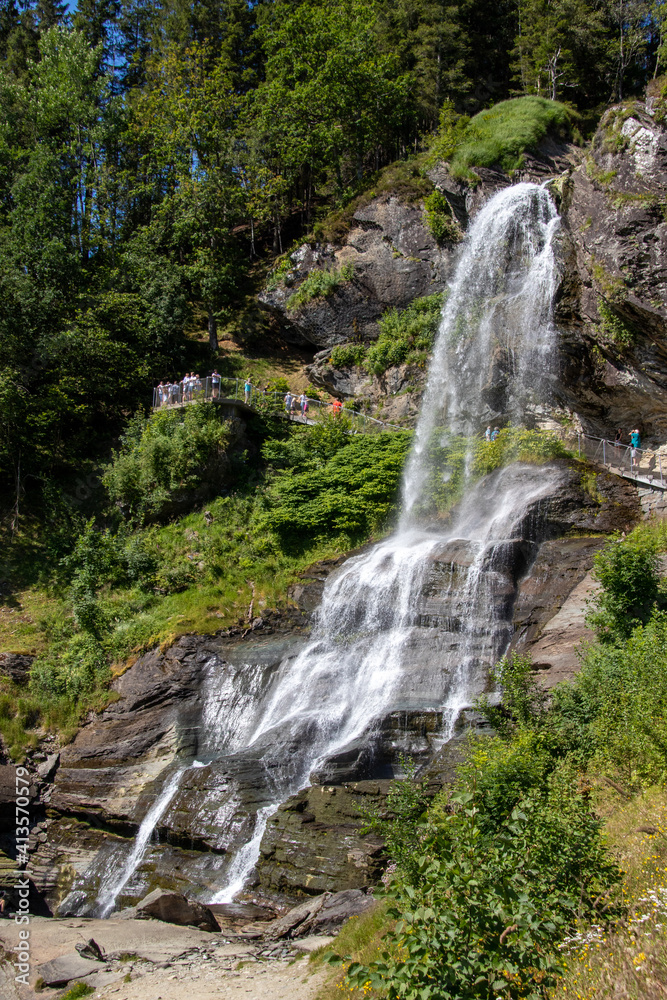 Obraz premium Beautiful waterfall in Norway called Steinsdalsfossen