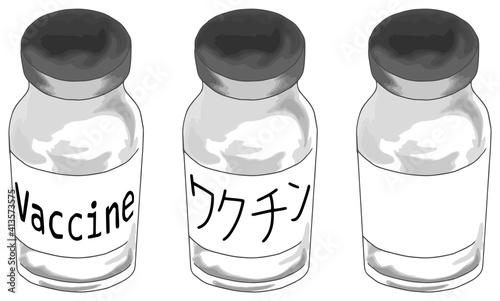 ワクチンが入った透明な小ビンに英語と日本語、空白のラベルがついて並ぶ様子