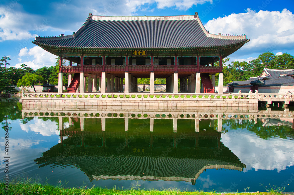 Part of historical Gyeongbokgung Palace in old part of Seoul, South Korea Part of historical Gyeongbokgung Palace in old part of Seoul, South Korea