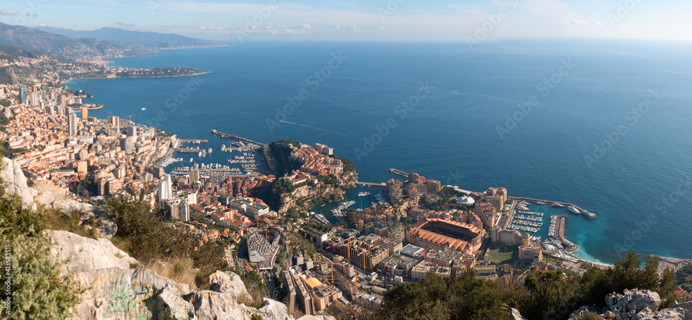 Fototapeta premium panorama de la ville de Monaco avec la principauté de monté carlo.