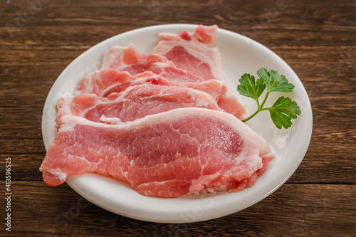 薄切りの豚ロース肉