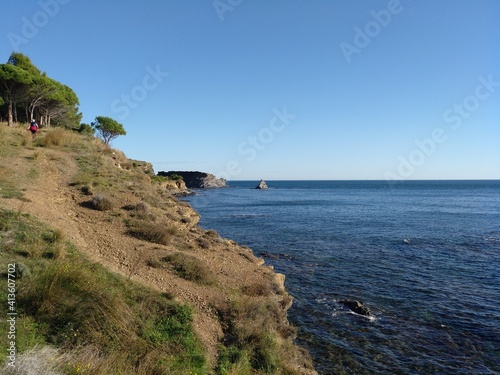 Camino de ronda en Colera, espléndida vista del mar y parte de la Illa Grossa 