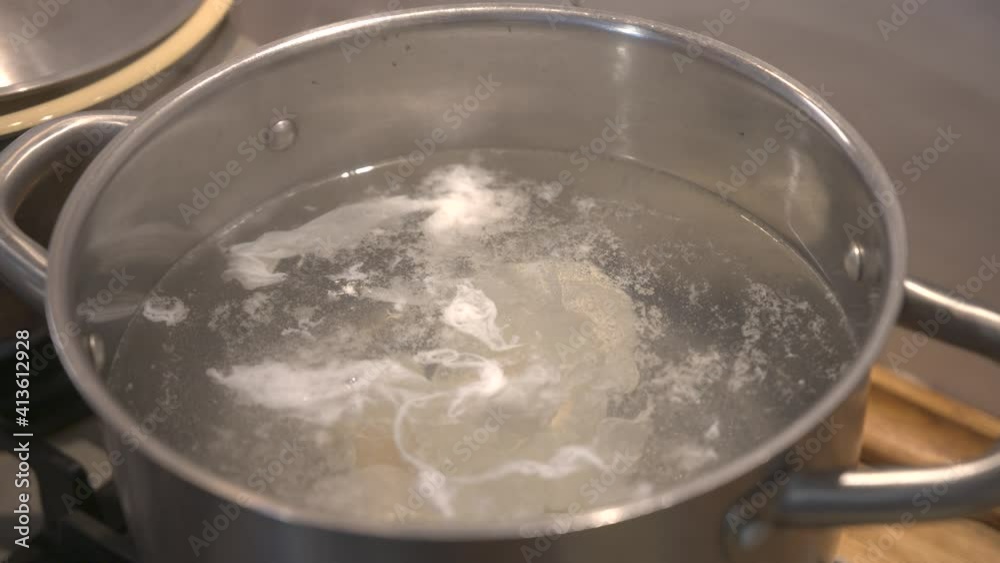Cooking poached eggs in boiling water Cooking poached eggs in boiling water