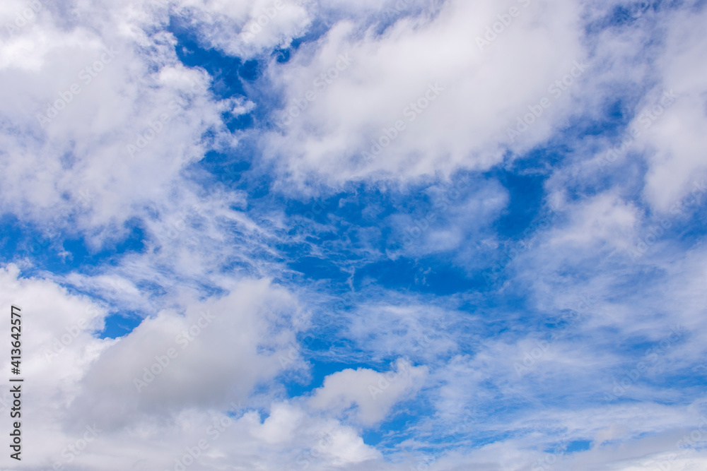 Fototapeta premium Beautiful view of the blue sky with clouds.