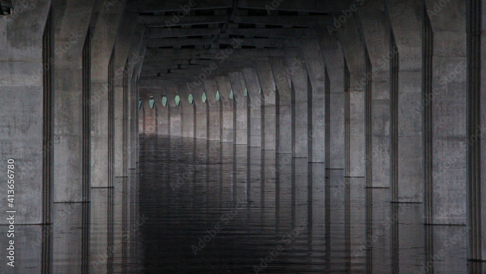 Naklejka premium under the bridge