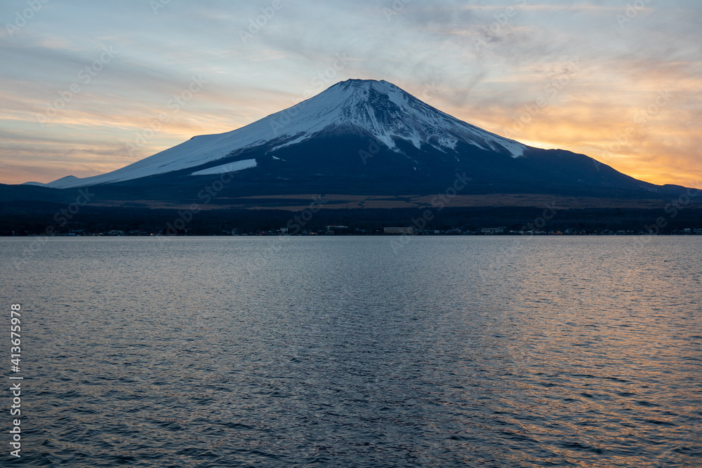 富士山　冬の夕景　山中湖にて　twilight view of mount Fuji