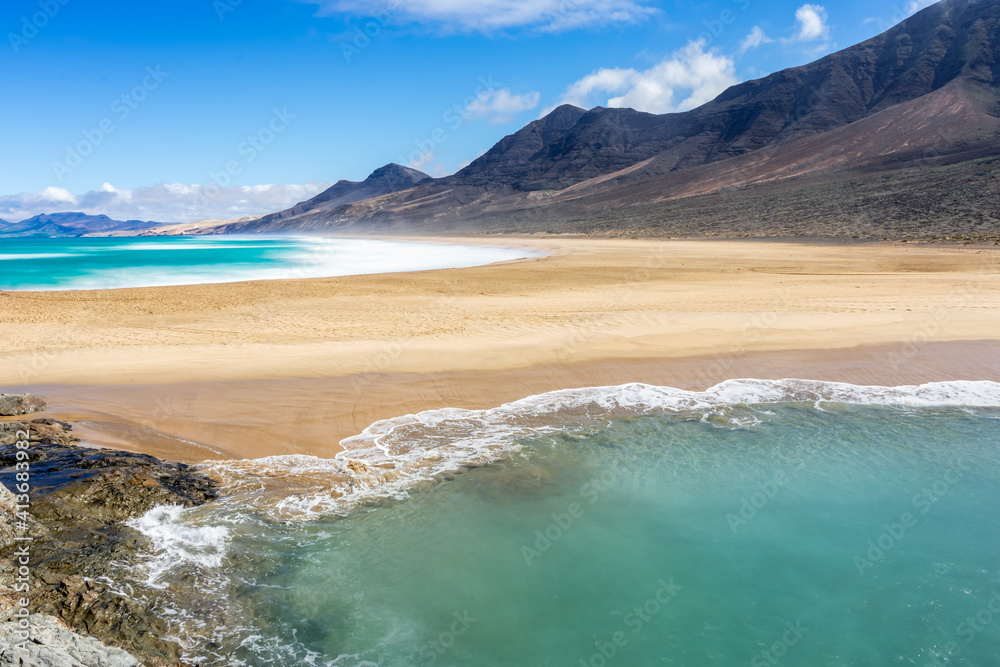 Tableau sur toile avec Landscape of Cofete beach in Fuerteventura Island, Canary Islands, Spain - Travel and summer vacation concept #413683982
