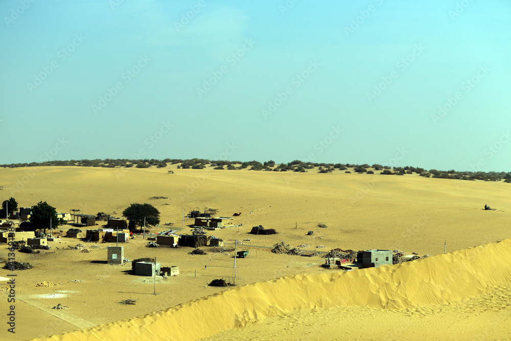 Obraz premium hut house in a small village on desert at rajasthan jaisalmer