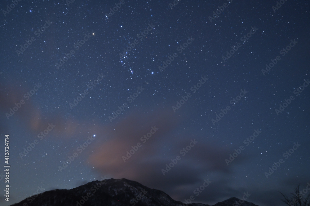 四国徳島県にある兄弟山「剣山」と「次郎笈」の冬の夕焼け