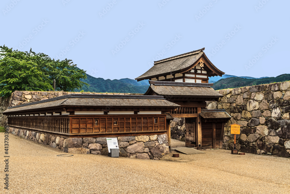 初夏の松代城跡の復元された北不明門