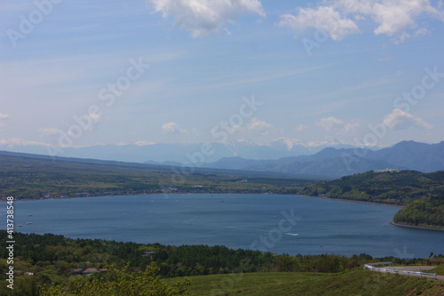 山中湖と南アルプス 山中湖の東にある明神山からの風景