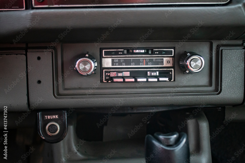 Fototapeta premium Old car radio