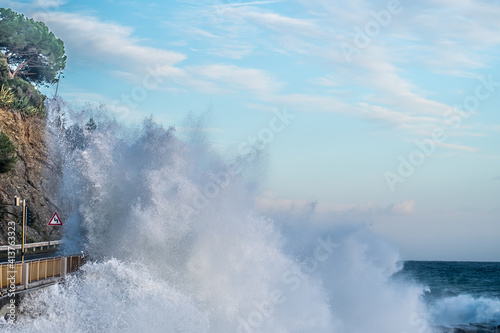 The sea recalls an ancestral memory of our being. Admiring its beauty and power is always something fascinating.
