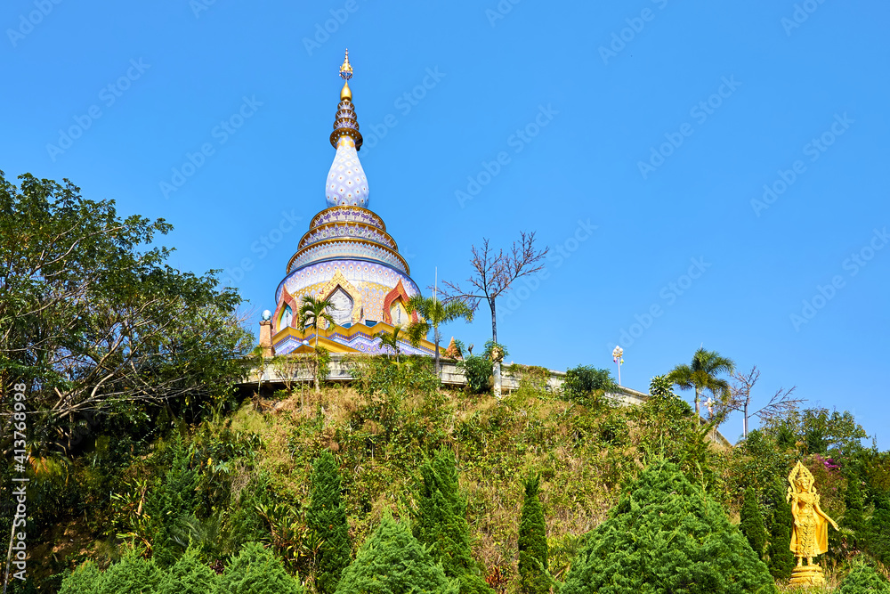 Naklejka premium Spectacular Crystal Pagoda (Chedi Kaew) of Wat Tha Ton (Phra Aram Luang) is a famous Buddhist complex in the north of Thailand. Mae Ai district, Chiang Mai province