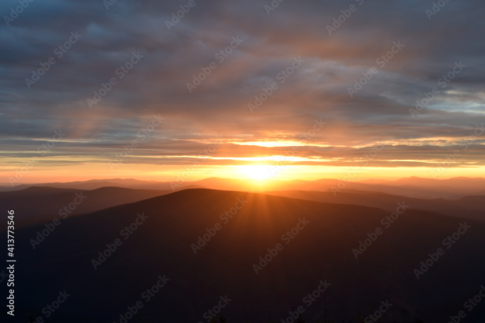 Color photography of beautiful sunrise in the mountains