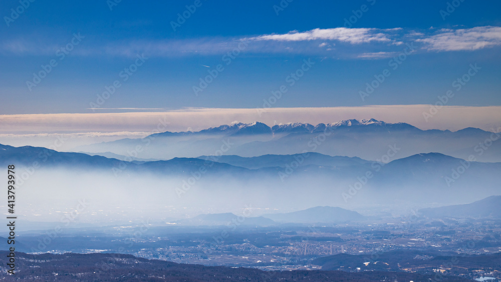 北横岳から見るアルプスの山々と雲海