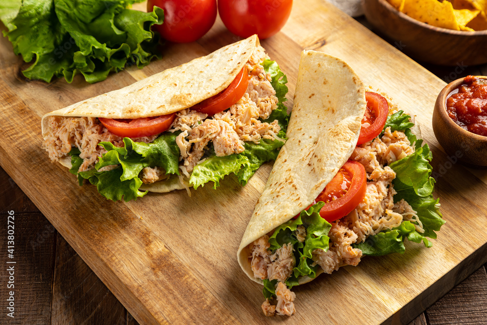 Chicken Taco With Lettuce and Tomato Chicken Taco With Lettuce and Tomato