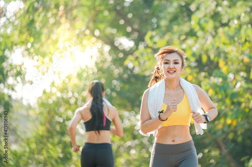 Fototapeta Naklejka Na Ścianę i Meble -  Women who enjoy jogging outdoors