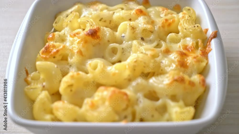 mac and cheese, macaroni pasta in cheesy sauce - American style mac and cheese, macaroni pasta in cheesy sauce - American style