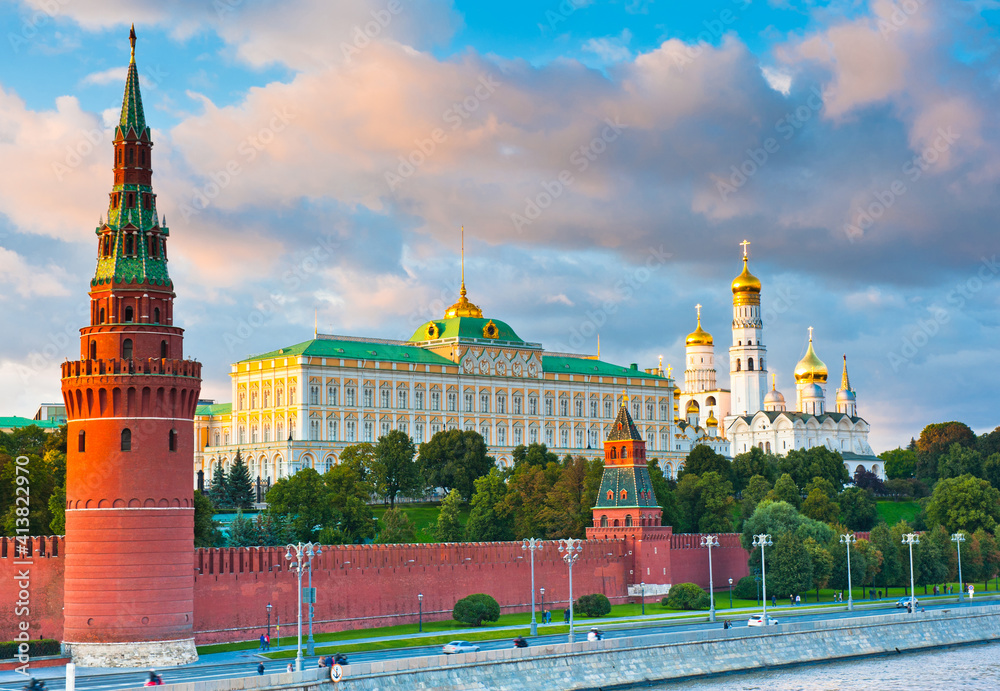 Fototapeta premium Moscow Kremlin. Summer sunset. Russia