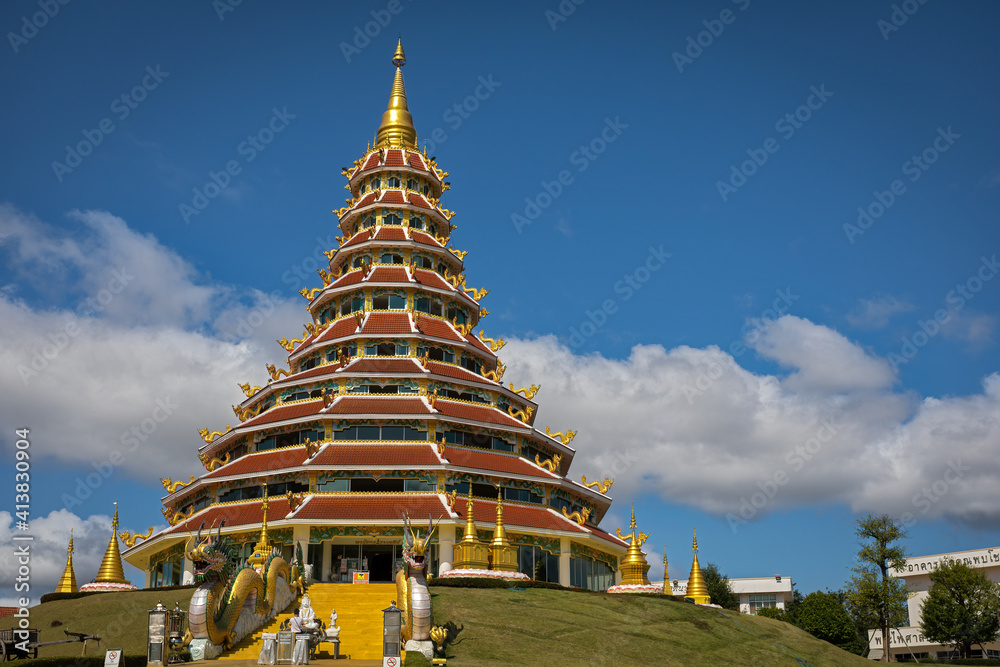 Fototapeta premium Wat Huay Pla Kang, Chiang Rai