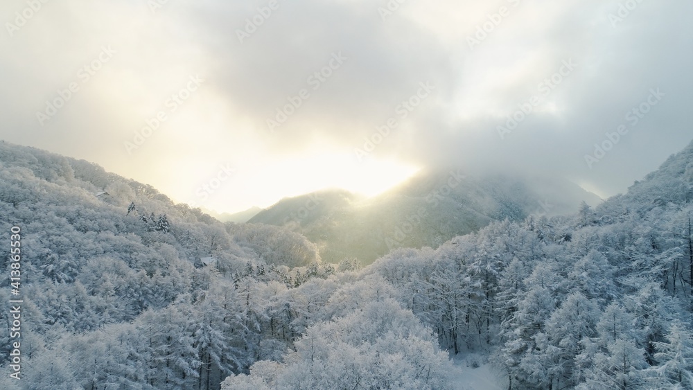 冬・雪山・ドローン・空撮