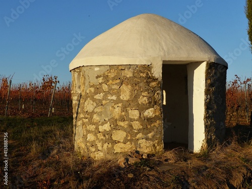 Trullo mit Weinbergen im Hintergrund im herbstlichen Abendlicht bei Westhofen / Rheinhessen photo