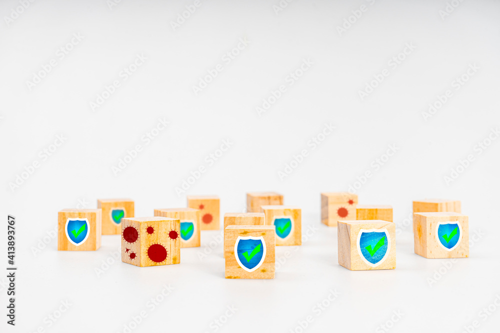 Obraz premium Herd immunity concept. Wooden block with immunization protection overcome total population over infected covid-19.