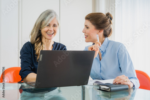 Foto Business Frauen bei der Arbeit