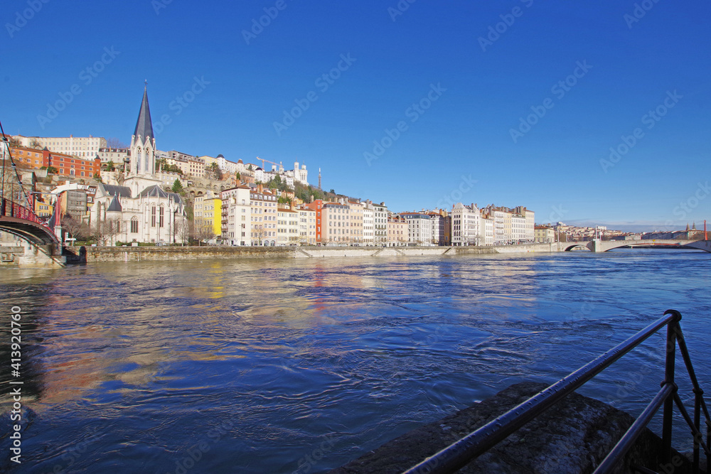 Obraz premium Balade lyonnaise, vue sur Saint Georges et Fourvière
