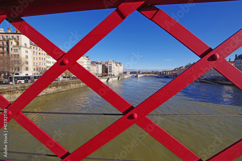 Balade lyonnaise, vue de la Saône depuis la passerelle Saint Georges photo