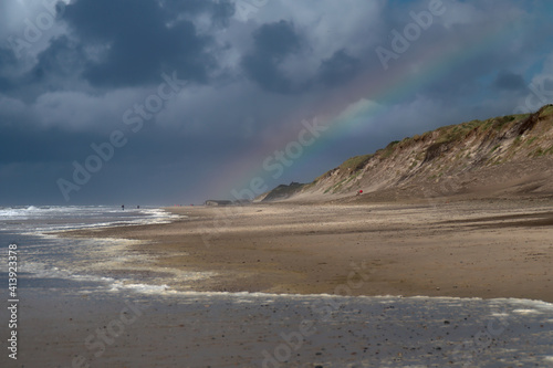 Regenbogen über den Dünen am Nordseestrand