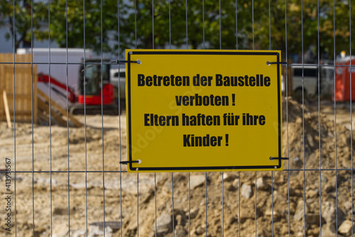 Schild - Betreten der Baustelle verboten!