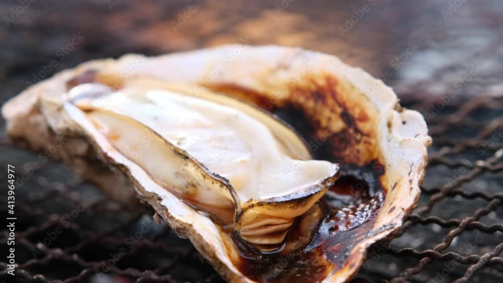 殻付かきの炭火焼　焼き牡蠣