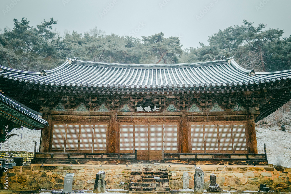 Fototapeta premium 한국의산사 봉정사 겨울
