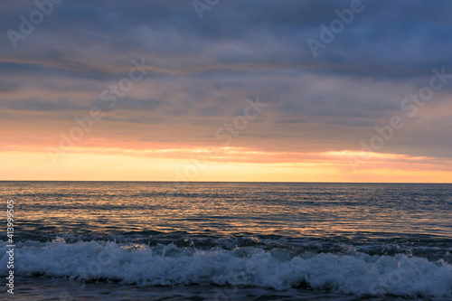 海　砂浜　夕日　冬の日本海