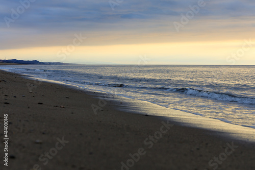 海 砂浜 夕日 冬の日本海