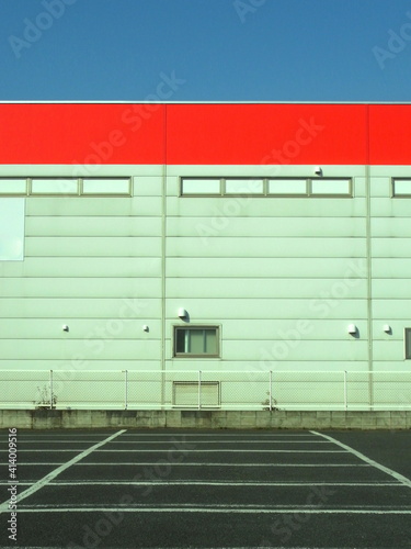 Wallpaper Mural 駐車場と商業施設と青空 Torontodigital.ca