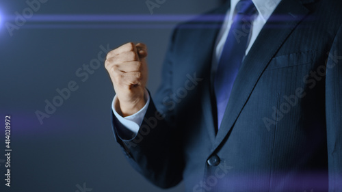 ビジネスイメージ　ガッツポーズ