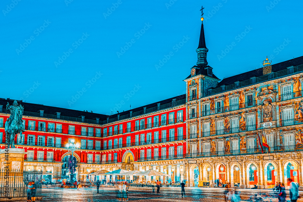 Naklejka premium Main Square with tourists and people, was built during Philip II